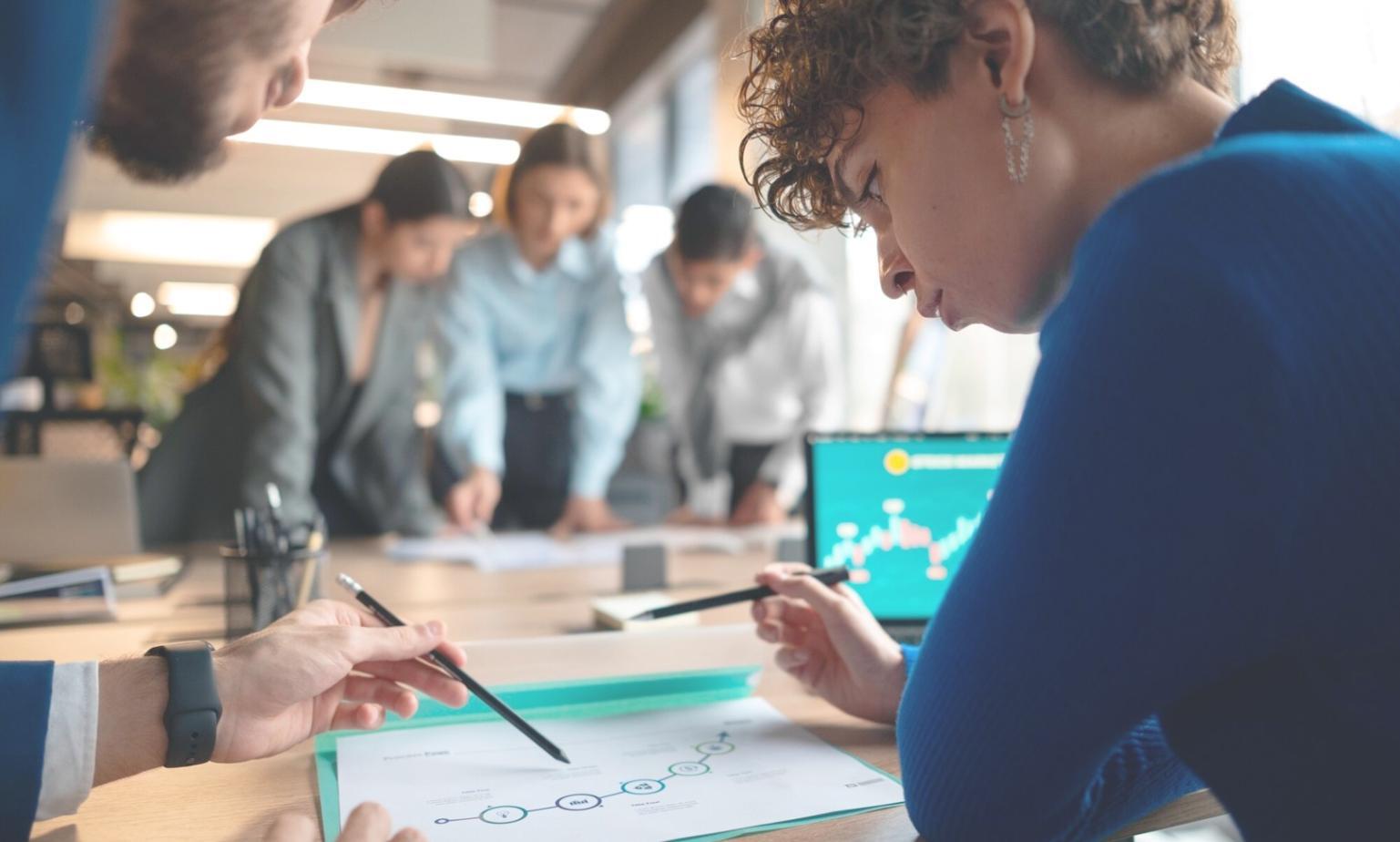 Professionelles Arbeitsumfeld für Finanzanalysen