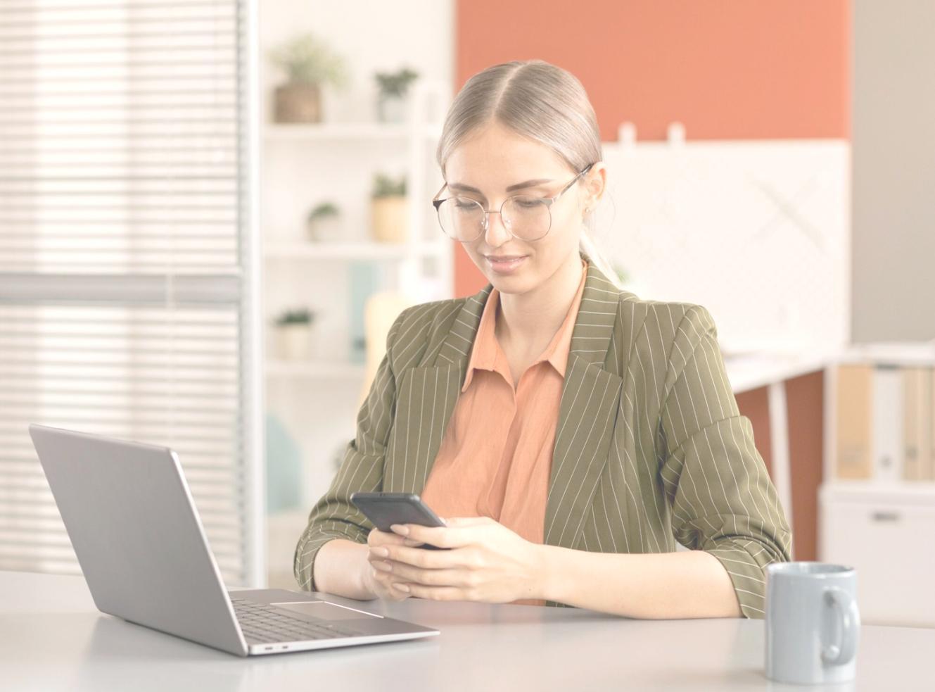 Team bei der Analyse von Unternehmensvergleichen
